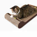 Chat sur le griffoir lounge Félia